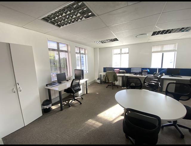 117M² OFFICE TO LET IN STEENBERG